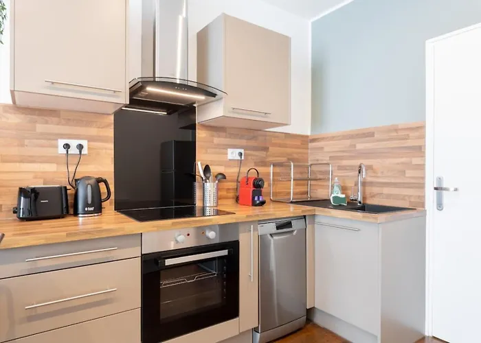 Renovated Apartment 3Bed 2Bath