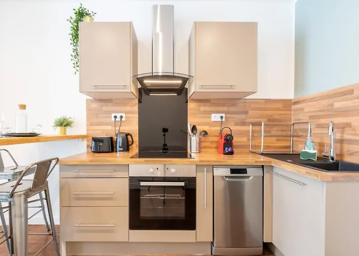 Renovated Apartment 3Bed 2Bath